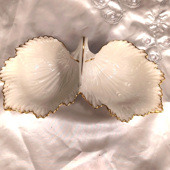 Lenox Two Leaf Serving Bowl with Handle in Ivory trimmed in Gold Made in… - Picture 2 of 5